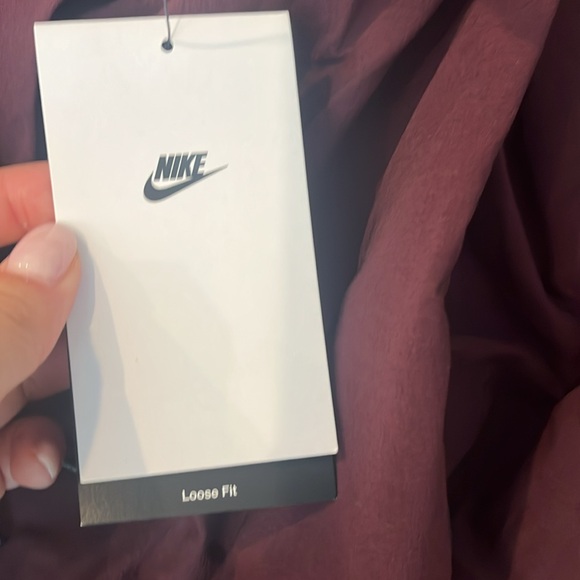 New!! Nike Tech Men's Burgundy Windbreaker Jacket - Picture 7 of 12